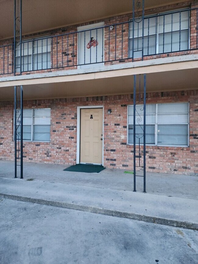 Building Photo - 309 Sunset Ln