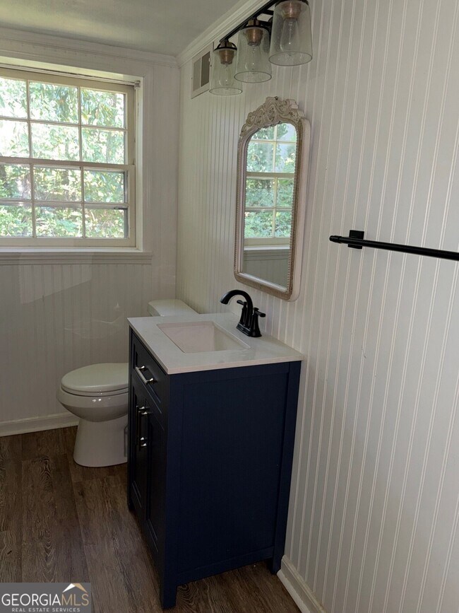 Building Photo - 807 Piney Woods Dr