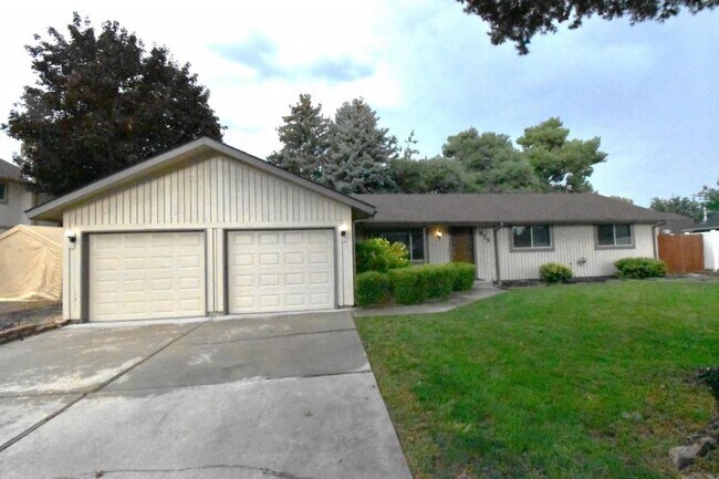 Primary Photo - 215 E Mango Dr
