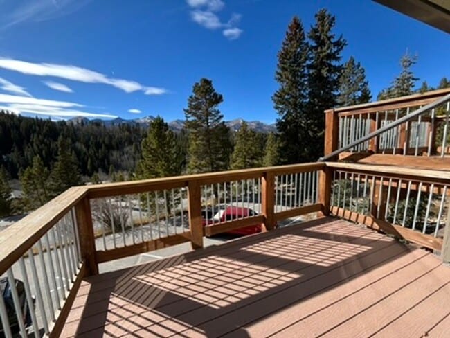 Building Photo - Winter Seasonal Lease! Sun filled, furnish...