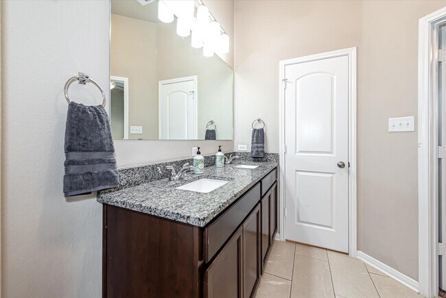 Building Photo - 155 Emery Oak Way