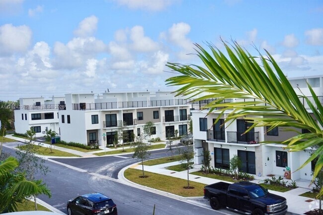 Building Photo - 26130 SW 139th Ave