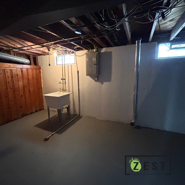 Building Photo - OPEN HOUSE- 1/24! 1PM-1:30PM! GORGEOUS 3 BD 1.5 BATH HOME!