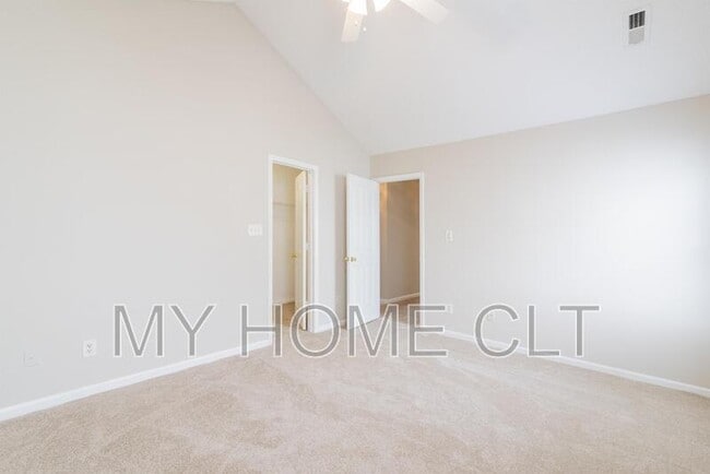 Building Photo - 12025 Brownestone View Dr