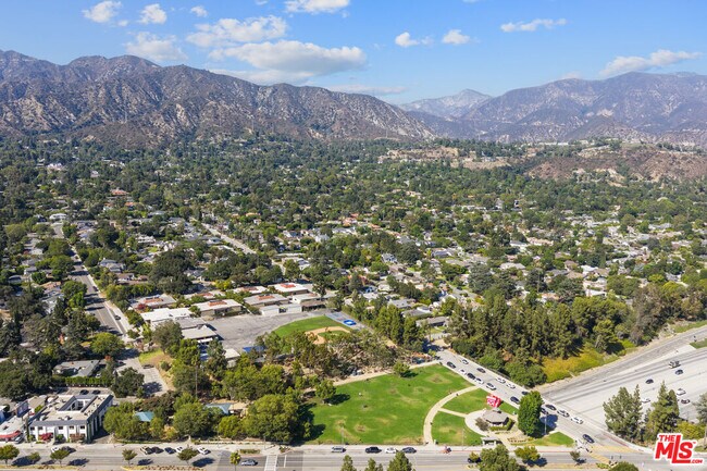 Building Photo - 4824 La Canada Blvd