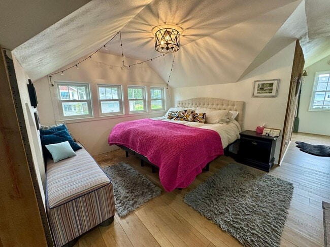 Building Photo - Black Raven Cottage in Historic Seaview ~ ...