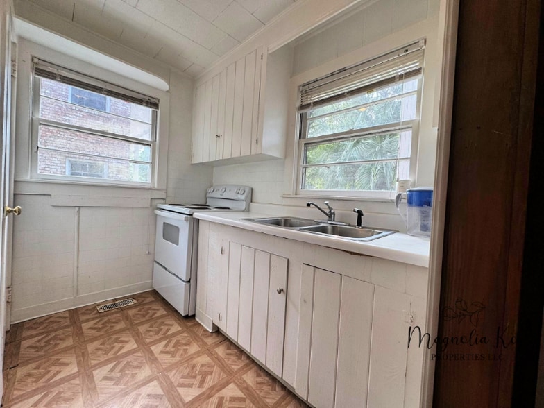 Building Photo - 7203 Porcher Dr