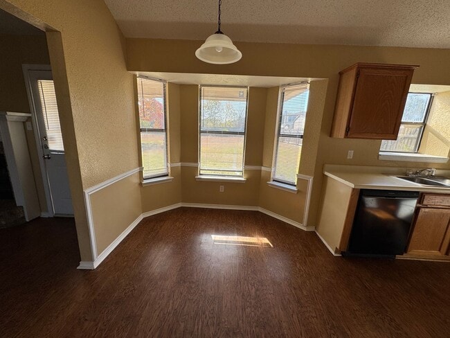 Building Photo - 3606 Rainforest Ln