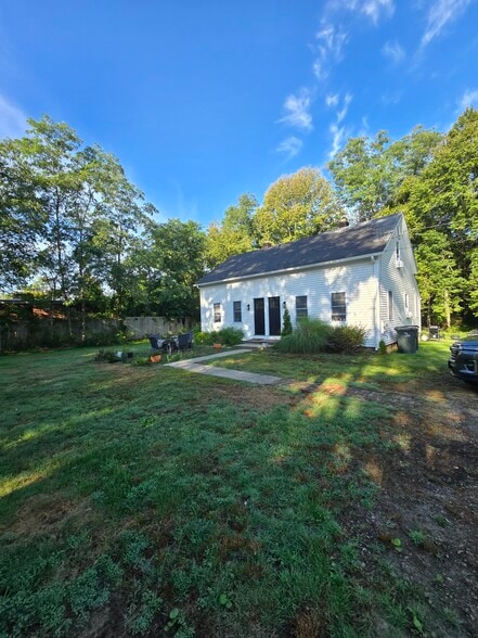 Building Photo - 121 Sweet Ln