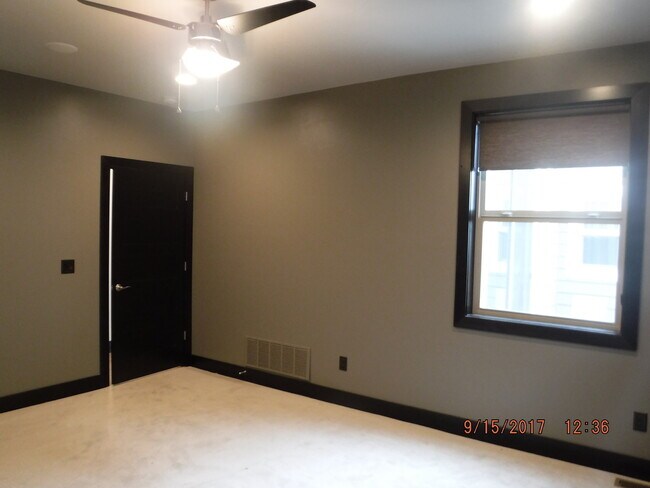 Building Photo - Gorgeous modern 5 bedroom - Minutes from MSU!