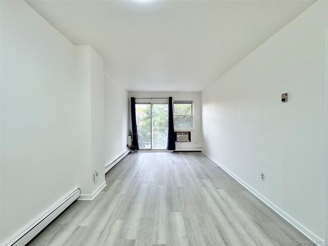 Building Photo - 88-11 53rd Ave