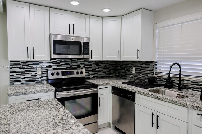 Building Photo - 6211 SW 138th Ct