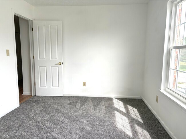 Building Photo - 11052 Oakspring Dr