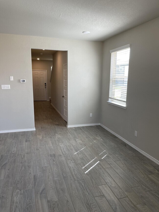 Building Photo - 2532 Ayers Dr