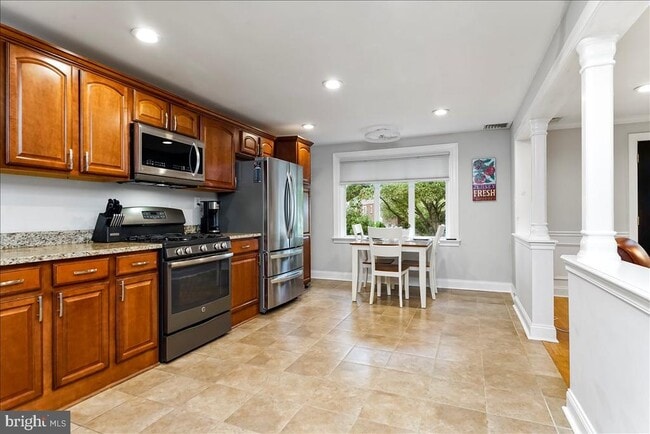 Building Photo - 67 Lownes Ln
