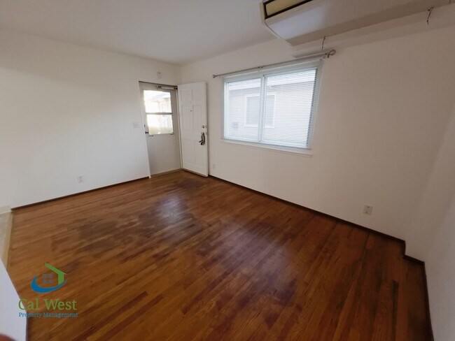 Building Photo - $1995 - 1BD/1BA Quaint and Well Maintained...