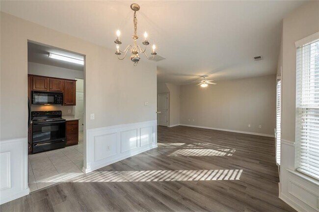 Building Photo - 204 Parc View Ln