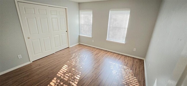 Building Photo - 2439 Shelby Park Dr