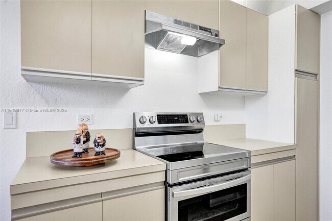 Building Photo - 1201 S Ocean Dr