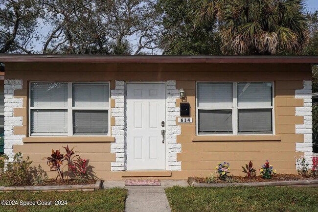 Primary Photo - 614 Shady Ln