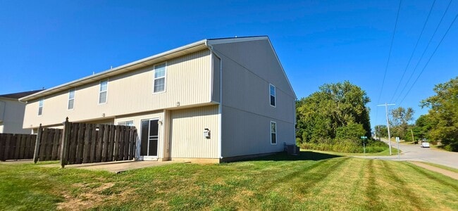 Building Photo - 205 NE Dogwood St