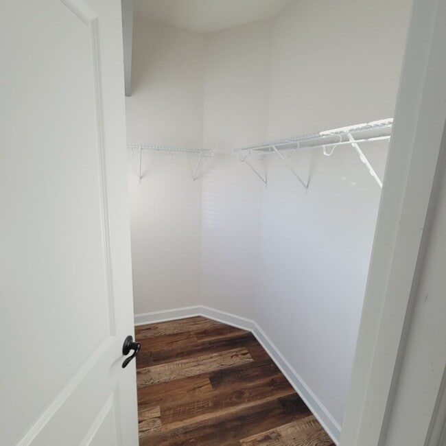Building Photo - Spacious 4BR/.5BA Home in Steele Creek