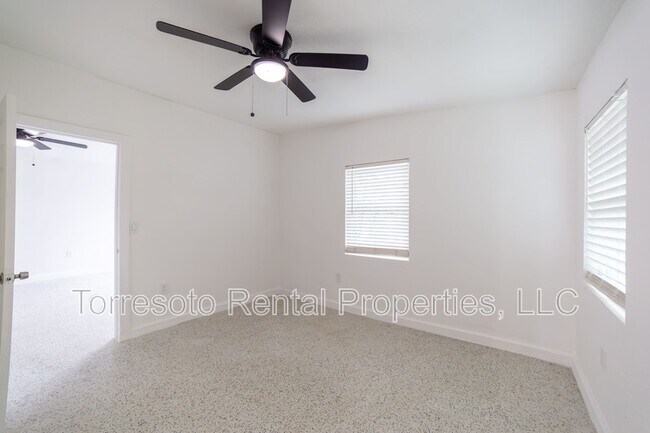 Building Photo - 823 N Trinity