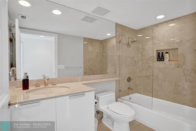 Building Photo - 715 Bayshore Dr