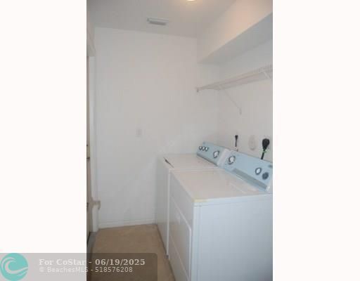 Building Photo - 7953 NW 70th Ave