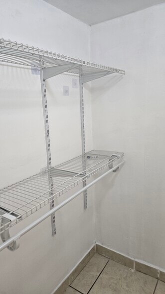 Building Photo - 2252 SW 10th St