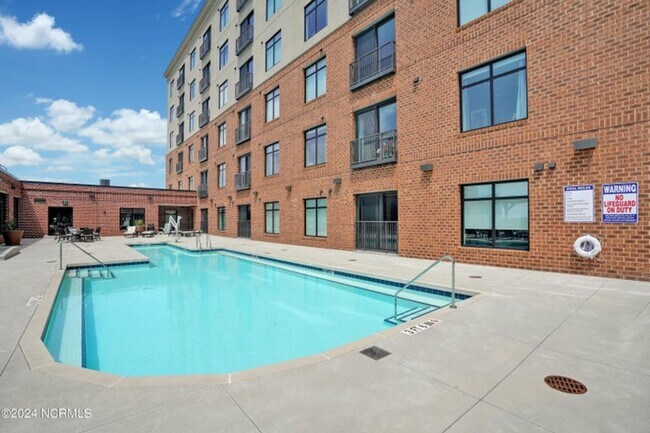 Building Photo - Welcome to your dream condo in the heart o...