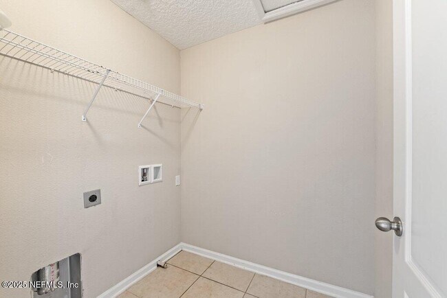 Building Photo - 3149 Silverado Cir