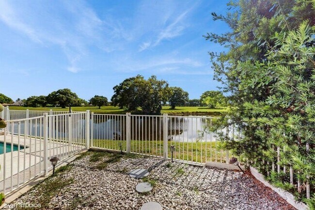 Building Photo - 2690 Linkside Dr