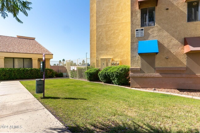 Building Photo - 12221 W Bell Rd