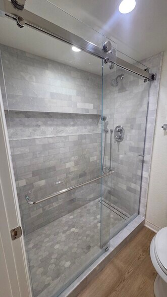 Building Photo - 697 Sutton Crest Trl