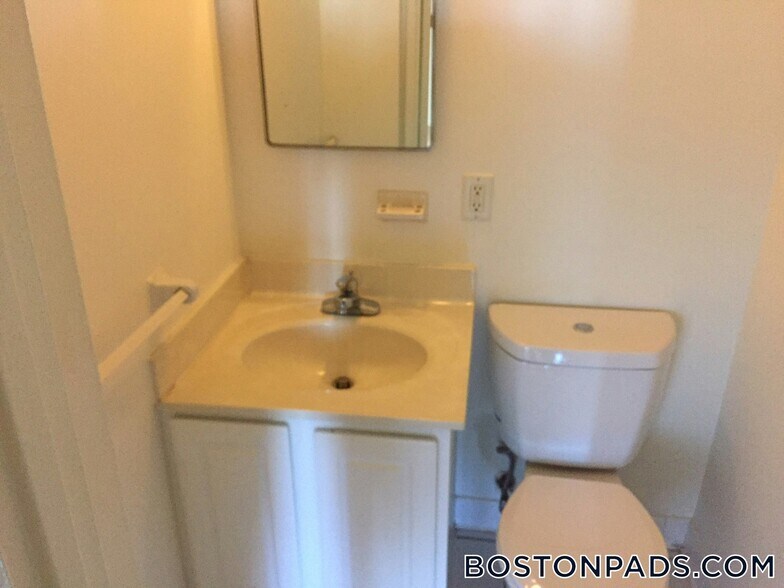 Building Photo - 185 Freeman St