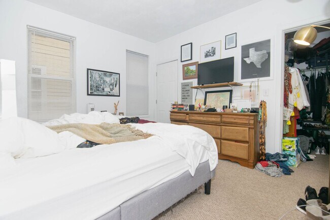 Building Photo - Allston 3 Bed – 1,100 Sq Ft – Heat Included – Deck/Porch – 9/1