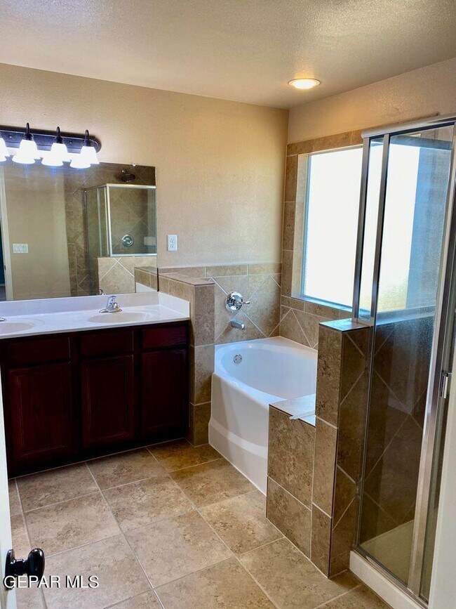 Building Photo - 12331 Sombra Grande Dr