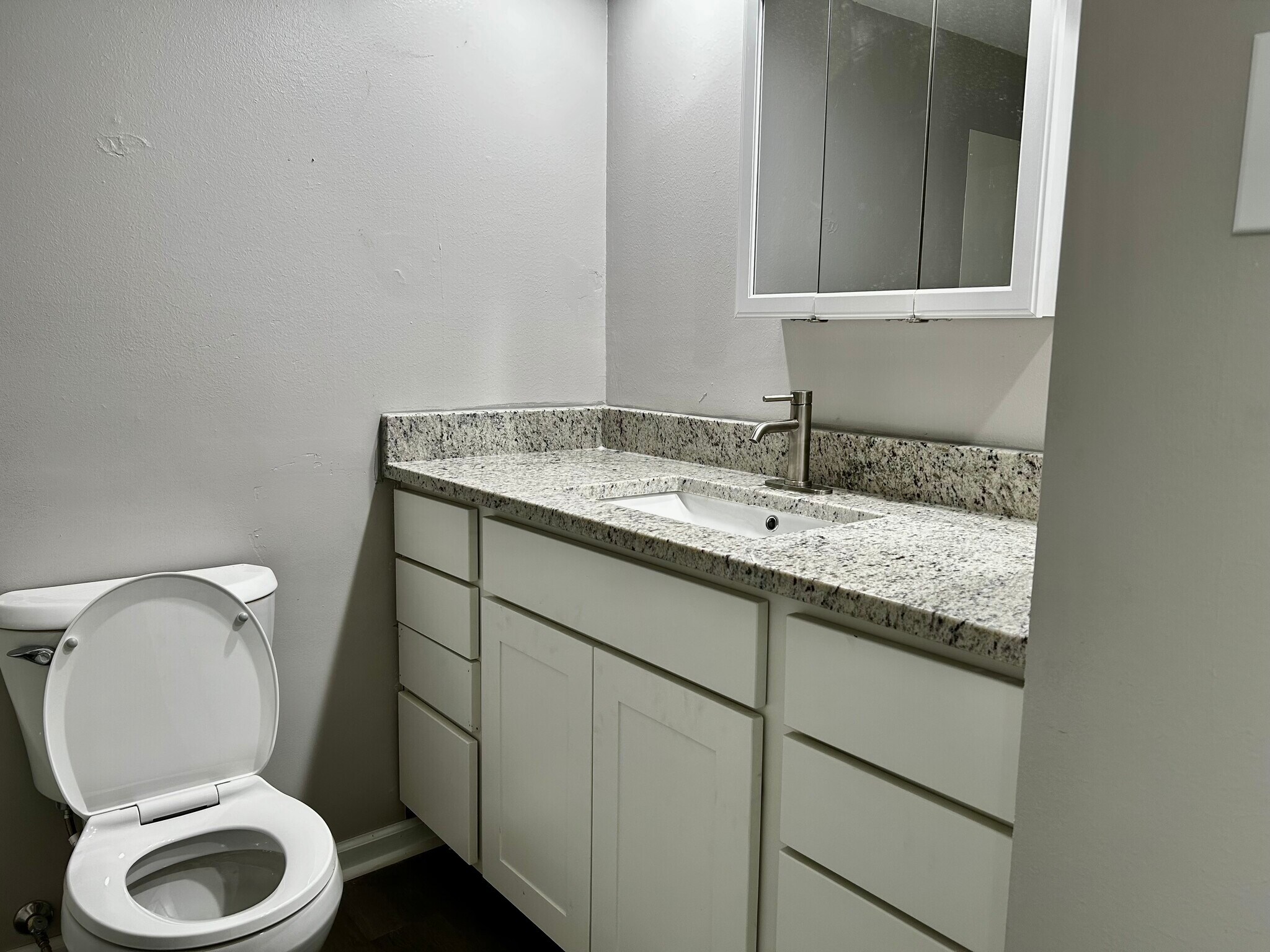 Building Photo - 305 Greenbriar St