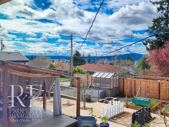 Building Photo - 2113 Brashem Ave