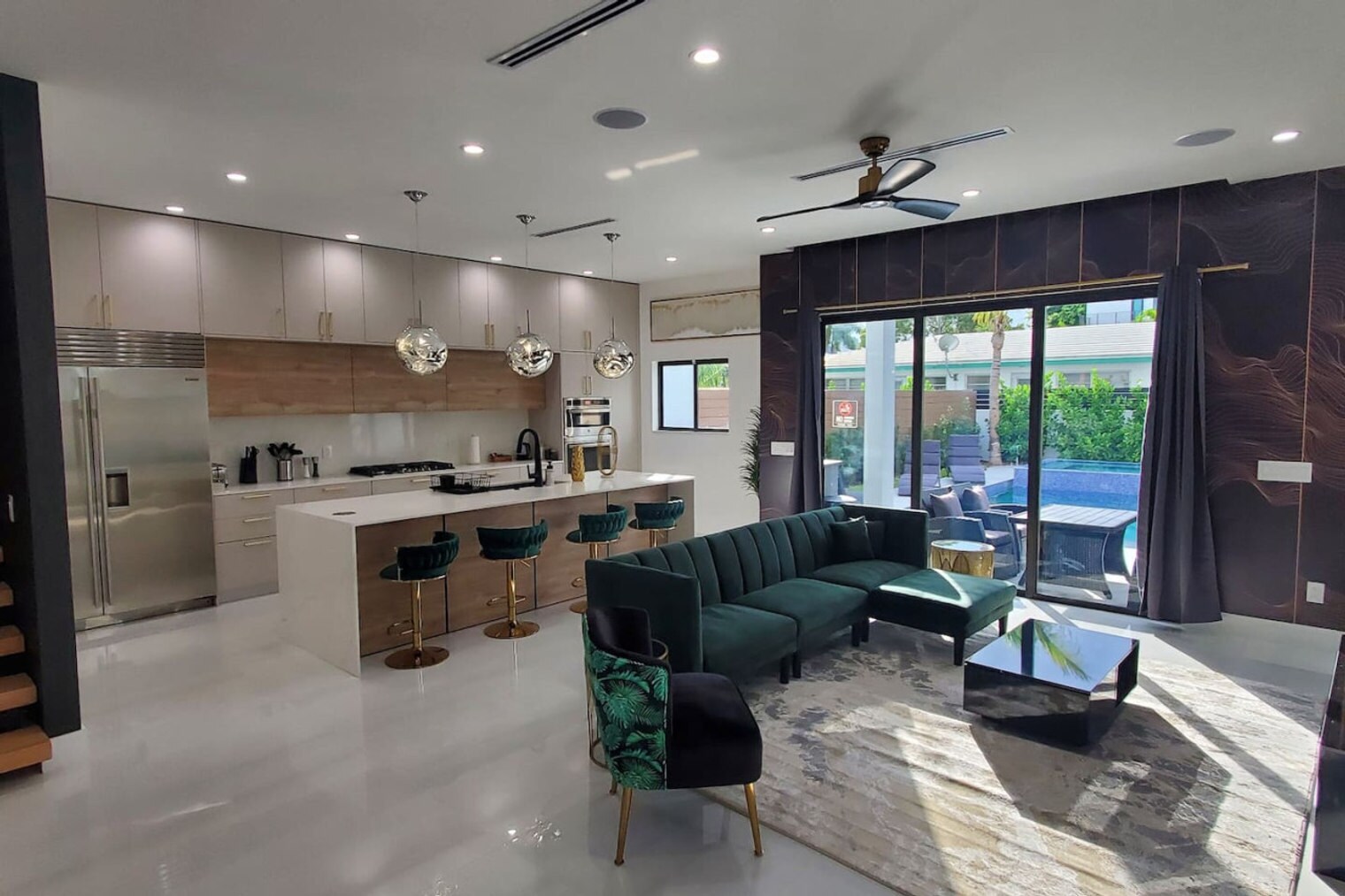 Building Photo - 547 NE 16th Ave