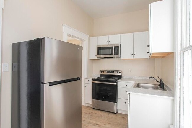 Building Photo - $400 Off First Month when signed by Dec 31st! 1/1 Bed Bath Downtown! Unit 2W