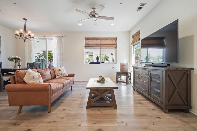 Building Photo - Beautiful TownHome in Pacific Ridge Rancho...
