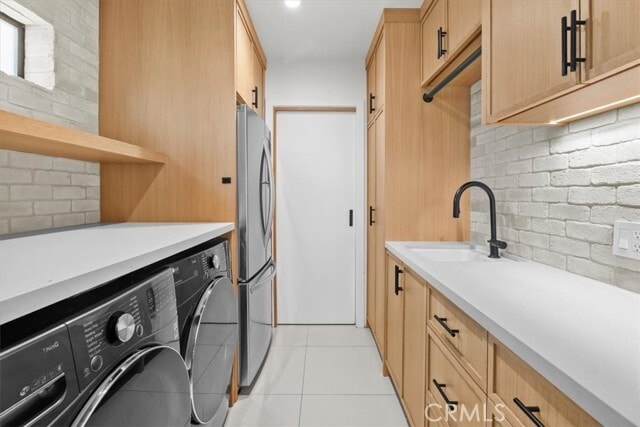 Building Photo - 5748 Vesper Ave