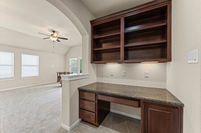 Building Photo - 10 Cayuga Pond Ct