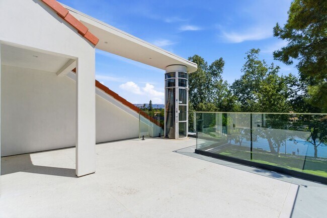 Building Photo - 4520 Park Cordero