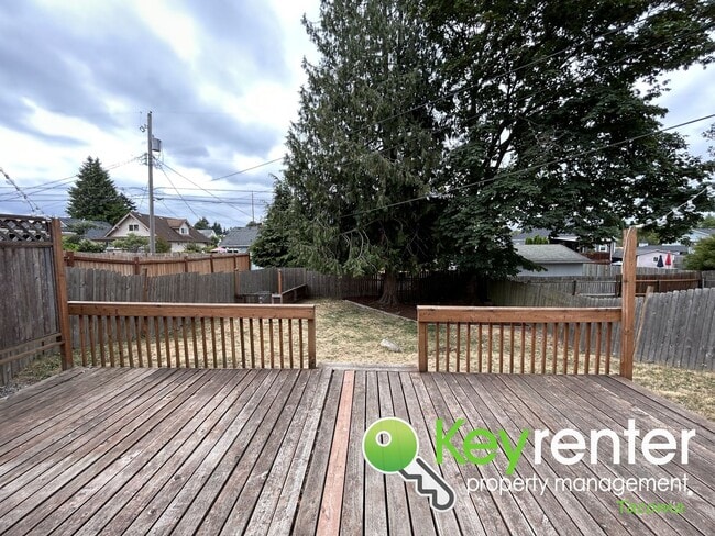 Building Photo - Gorgeous Craftsman 3 Bed 2 Bath Tacoma House