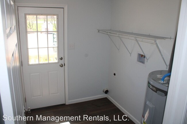 Building Photo - 2 br, 1 bath House - 490 A Windsor Rd