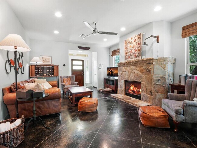 Building Photo - 10103 Twin Lake Loop