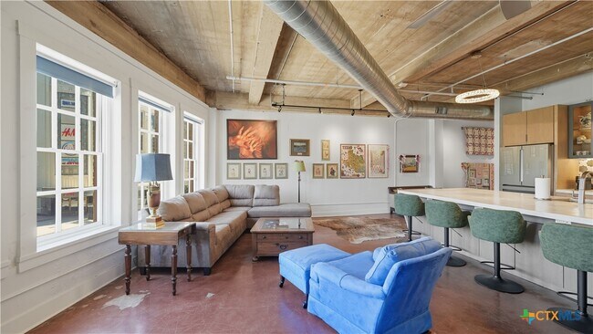 Building Photo - 222 Losoya St